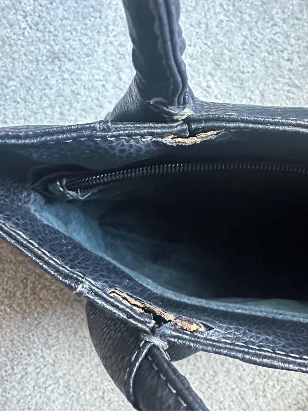 Tod’s Shoulder Bag - Picture 3 of 13
